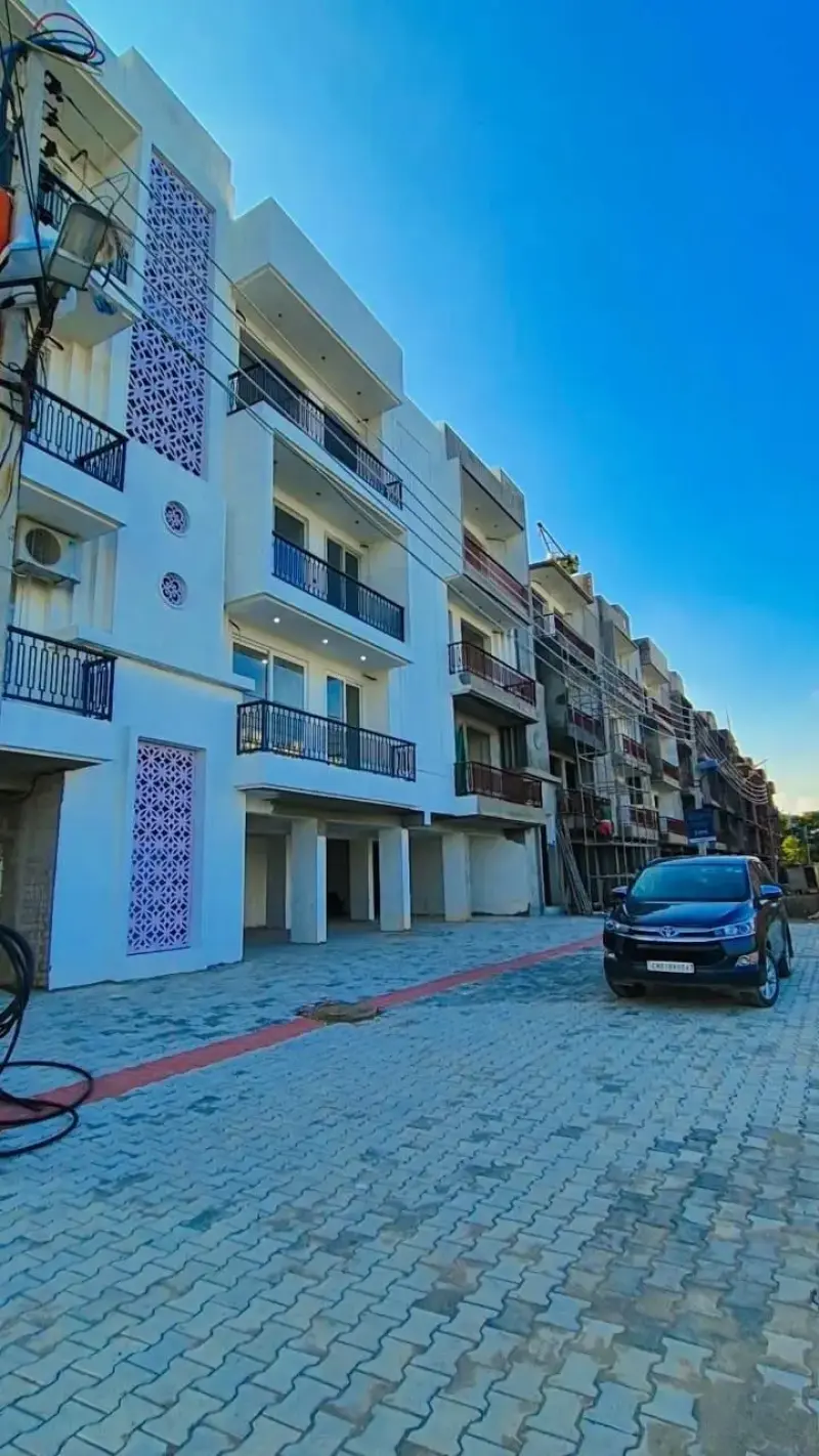 Golden Avenue, Kharar