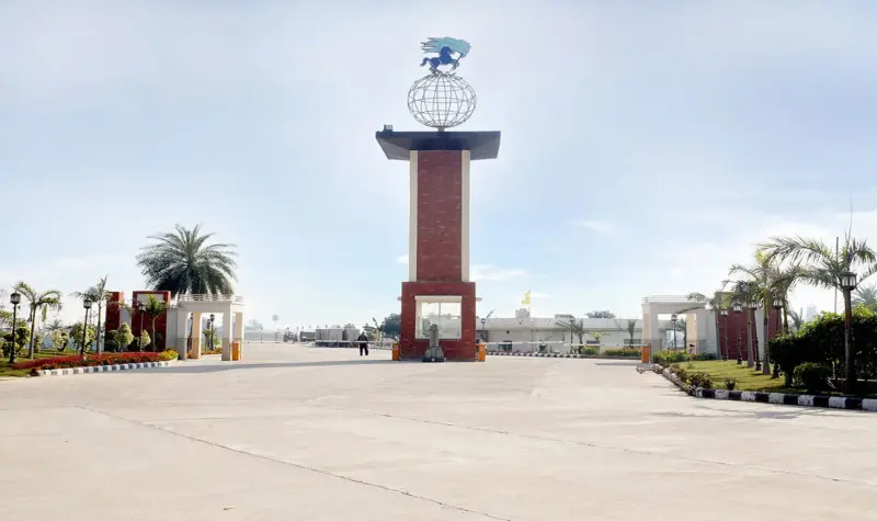 Royale Waterfront Zirakpur: Best Residential Projects in Zirakpur | Luxury Villas & Apartments Near Aerocity Mohali